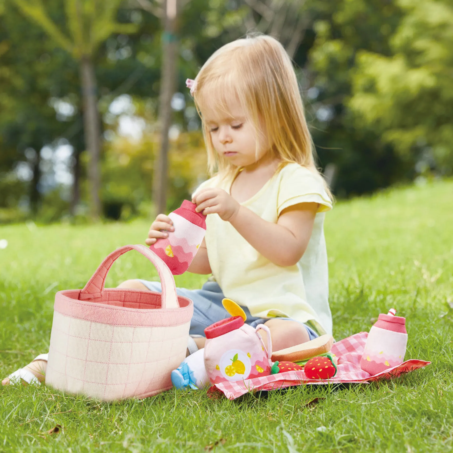 Hape 9-Piece Toddler Picnic Basket Set - Soft Toy Food & Blanket