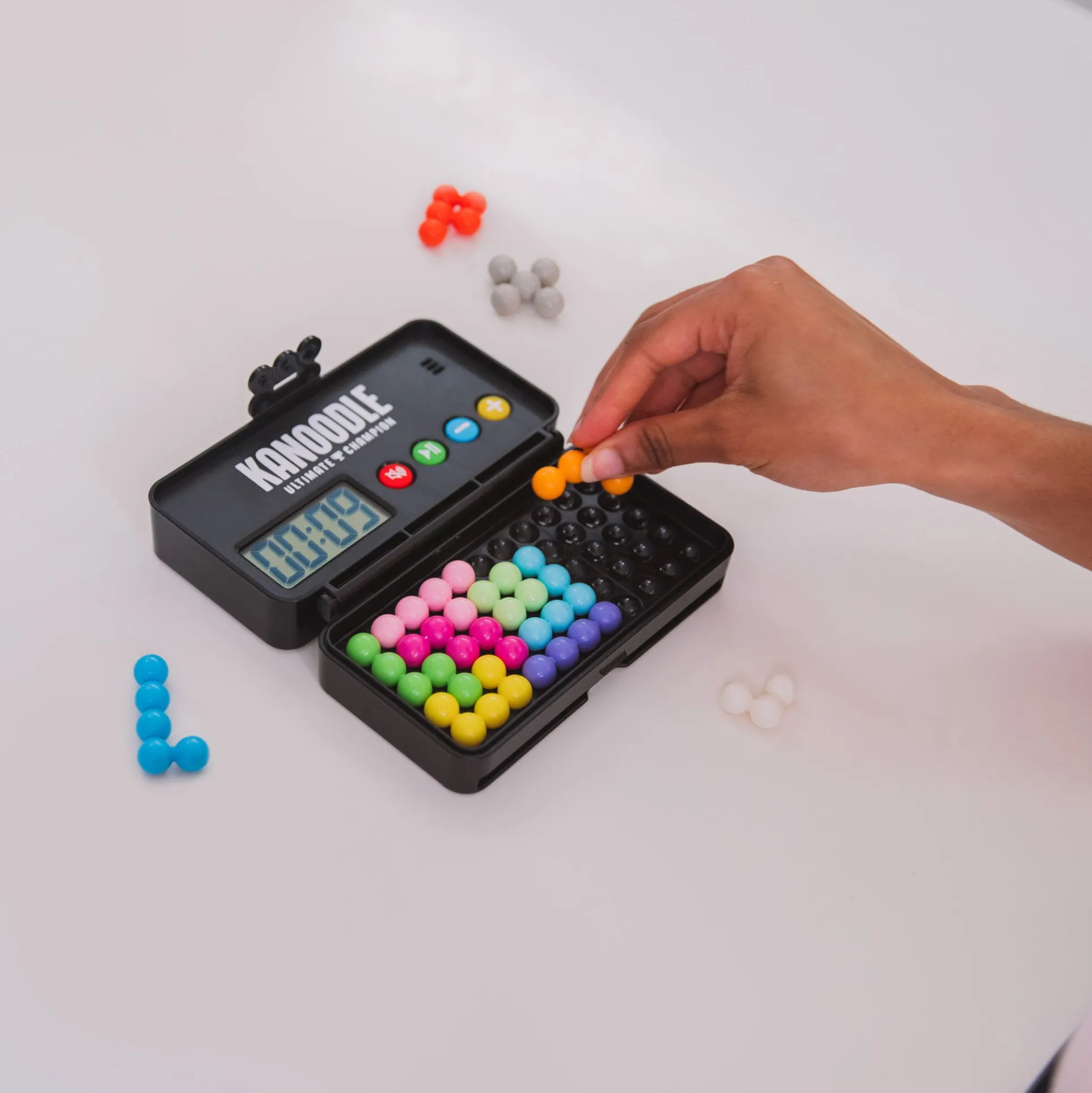 Educational Insights Kanoodle Ultimate Champion - Brain-Boosting Puzzle Challenge