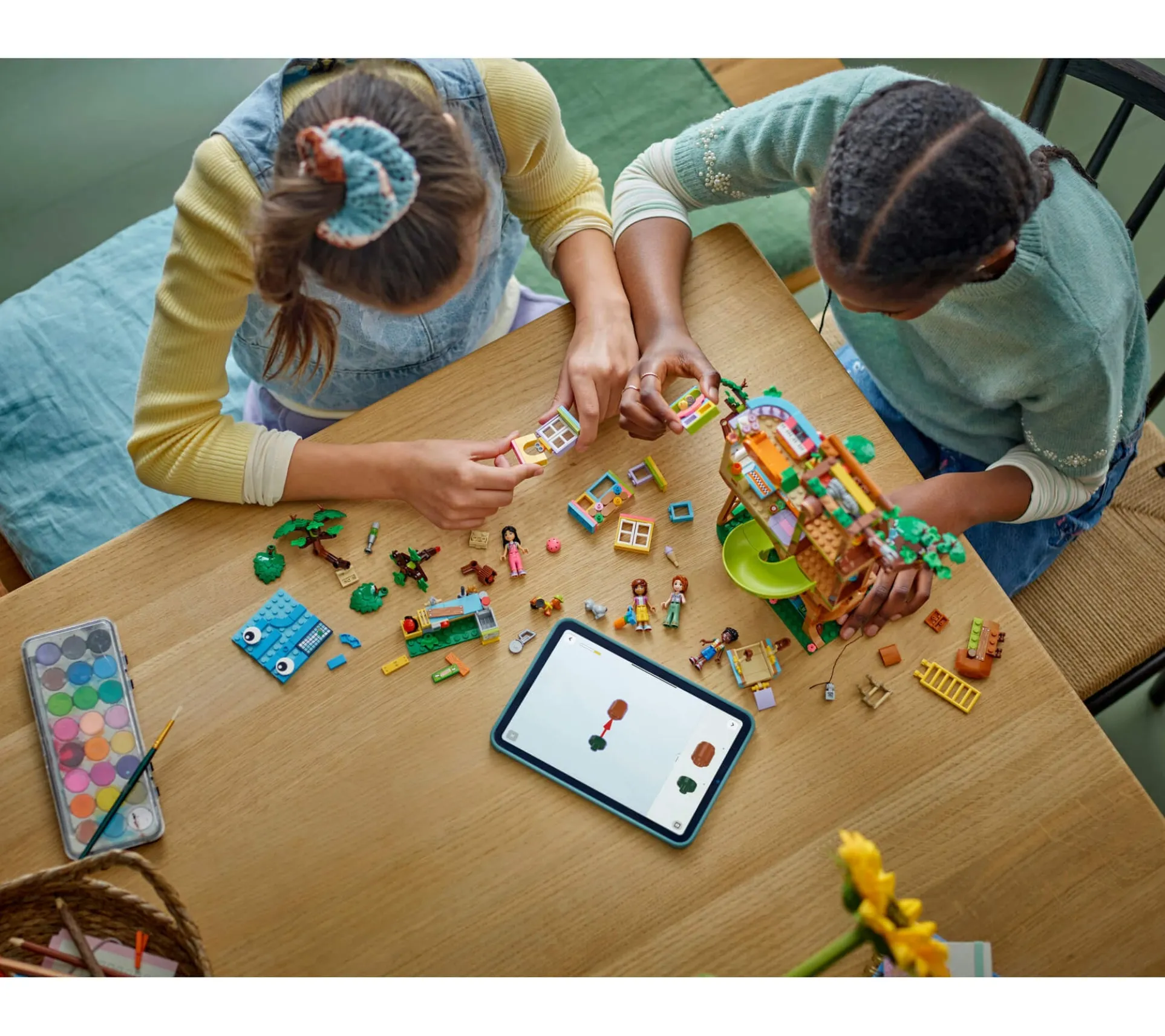 LEGO Friends 701-Piece Friendship Tree House Building Kit 42652