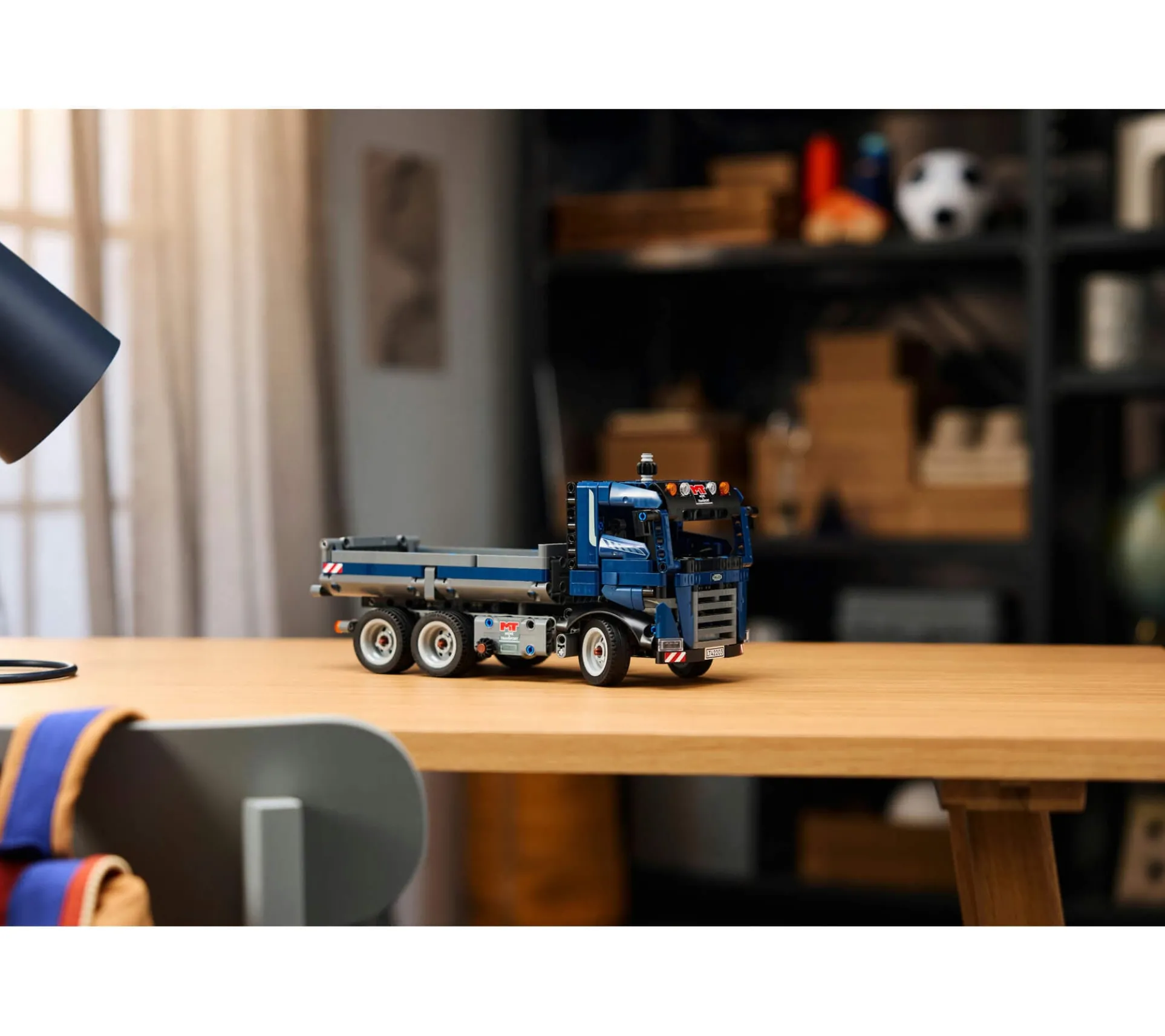 LEGO Technic 462-Piece Tipping Dump Truck Toy - Blue