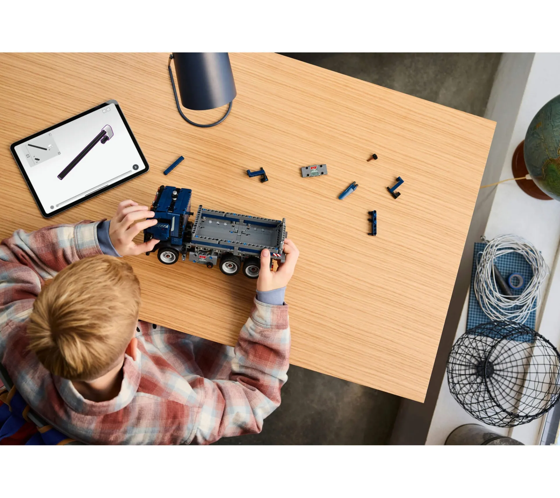 LEGO Technic 462-Piece Tipping Dump Truck Toy - Blue